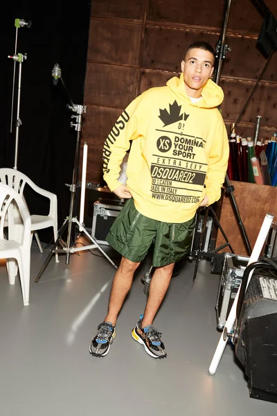 Look 25